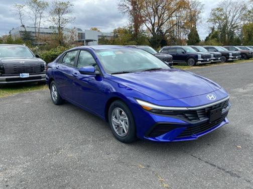 2025 Hyundai ELANTRA SE