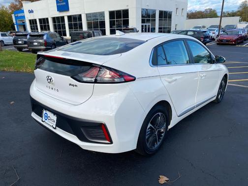 2022 Hyundai IONIQ Plug-In Hybrid SEL