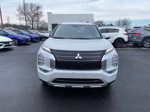 2024 Mitsubishi Outlander 
