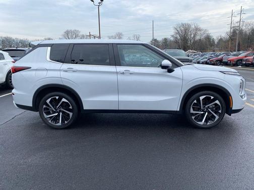 2024 Mitsubishi Outlander 
