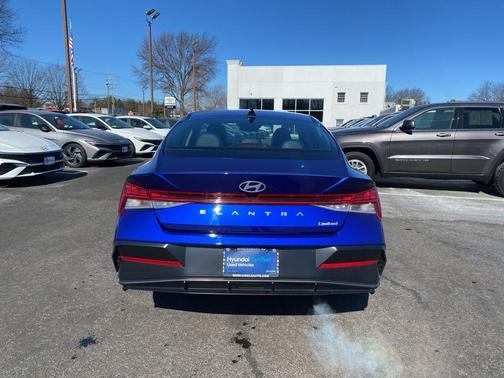 2025 Hyundai ELANTRA Limited