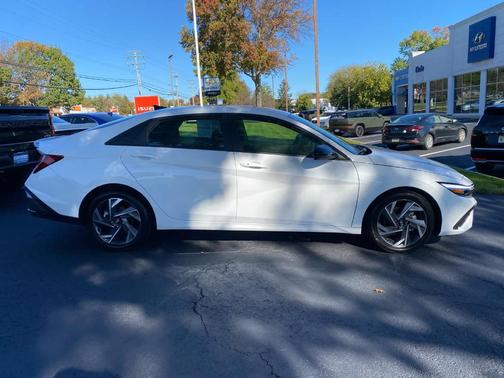 2025 Hyundai ELANTRA SEL Sport