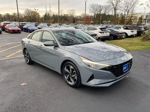 2023 Hyundai ELANTRA SEL