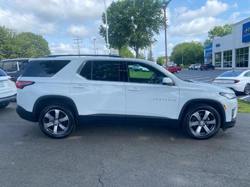 2022 Chevrolet Traverse LT Leather