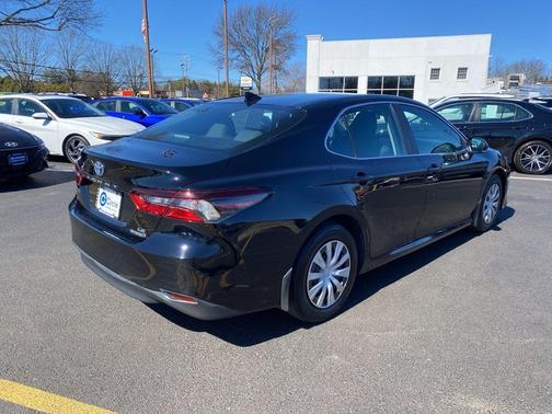 2022 Toyota Camry Hybrid LE