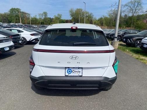 2025 Hyundai KONA SE