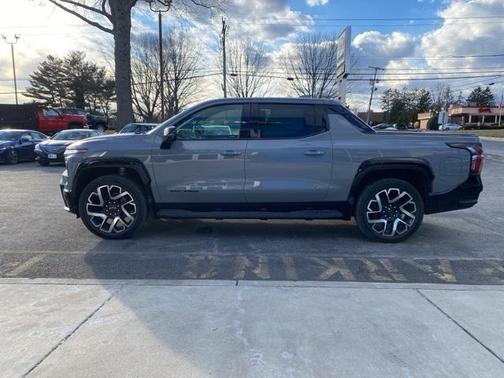 2025 Chevrolet Silverado EV RST