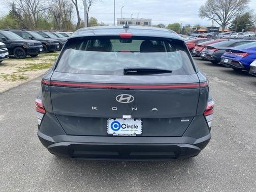 2025 Hyundai KONA SE