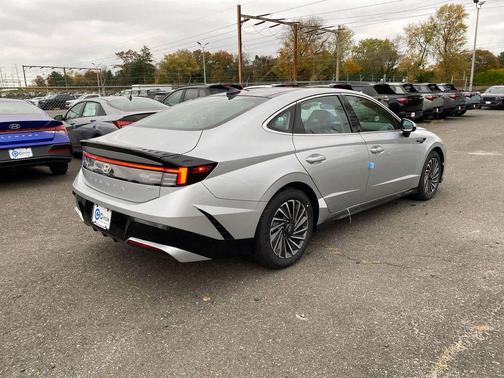2026 Hyundai SONATA Hybrid SEL