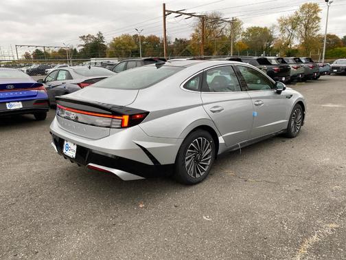 2026 Hyundai SONATA Hybrid SEL