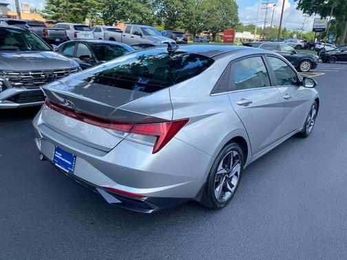 2023 Hyundai ELANTRA Limited