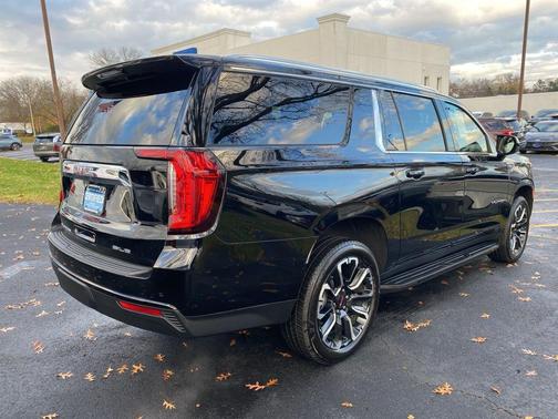2024 GMC Yukon XL SLE