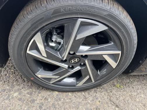 2025 Hyundai ELANTRA HEV SEL
