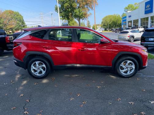 2022 Hyundai TUCSON SE