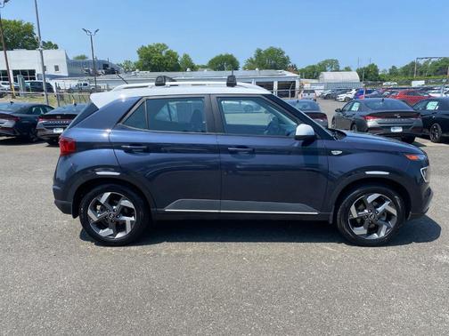 2023 Hyundai VENUE Limited
