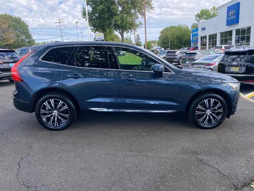 2022 Volvo XC60 B5 Inscription