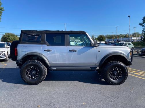 Silver Metallic 2021 Ford Bronco Base