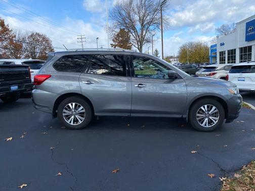 2018 Nissan Pathfinder S