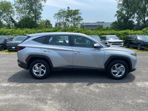 2024 Hyundai TUCSON SE