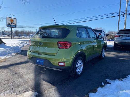 2023 Hyundai VENUE SE