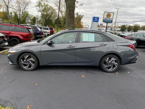 2025 Hyundai ELANTRA SEL Sport