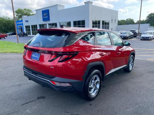 2023 Hyundai TUCSON SE