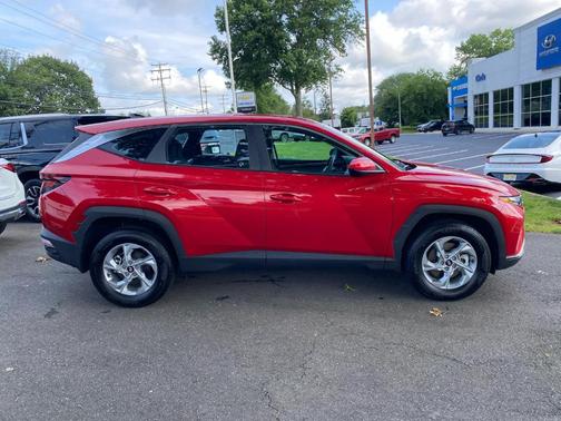 2023 Hyundai TUCSON SE