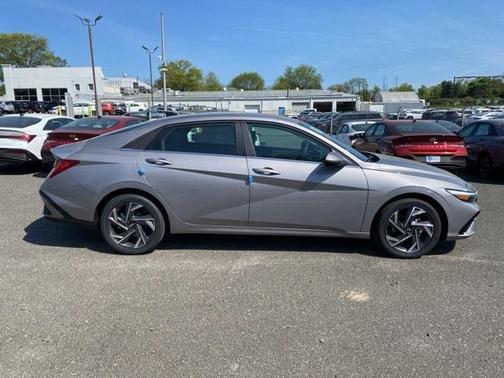 2025 Hyundai ELANTRA HEV Limited