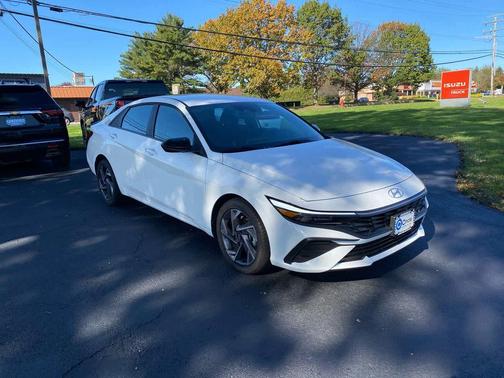 2025 Hyundai ELANTRA SEL Sport