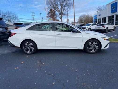 2025 Hyundai ELANTRA SEL Sport