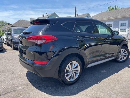 Black Noir Pearl 2017 Hyundai TUCSON SE