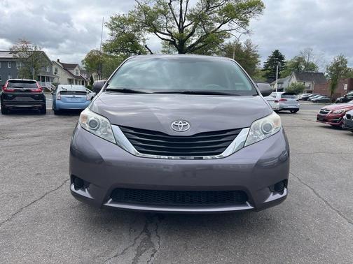 Predawn Gray Mica 2013 Toyota Sienna LE