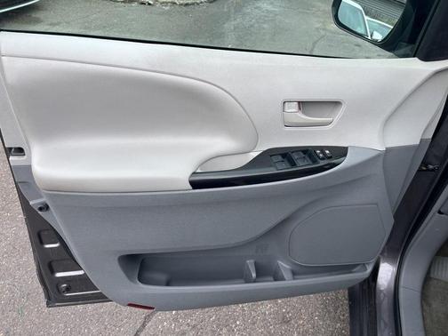 Predawn Gray Mica 2013 Toyota Sienna LE