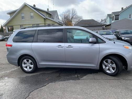 2012 Toyota Sienna LE