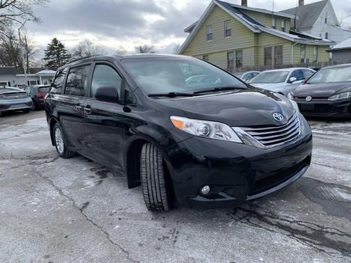 2016 Toyota Sienna XLE