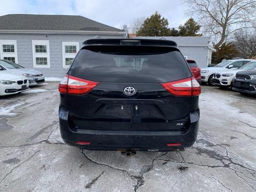 2016 Toyota Sienna XLE