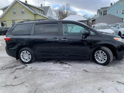 2016 Toyota Sienna XLE