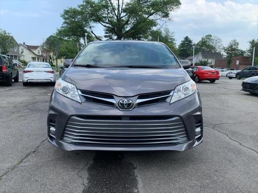 2018 Toyota Sienna XLE