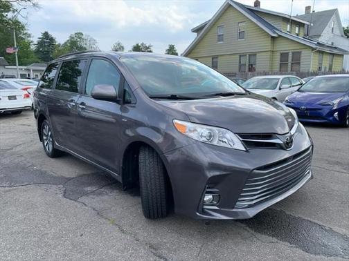 2018 Toyota Sienna XLE