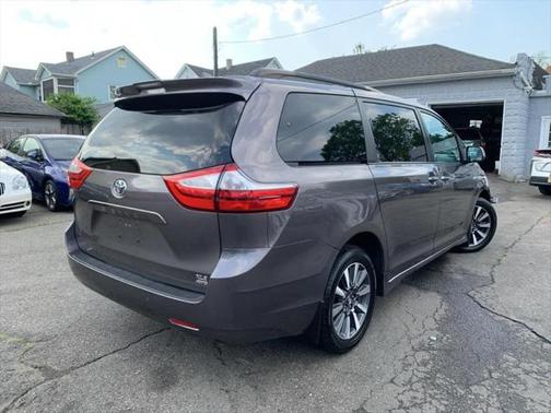 2018 Toyota Sienna XLE
