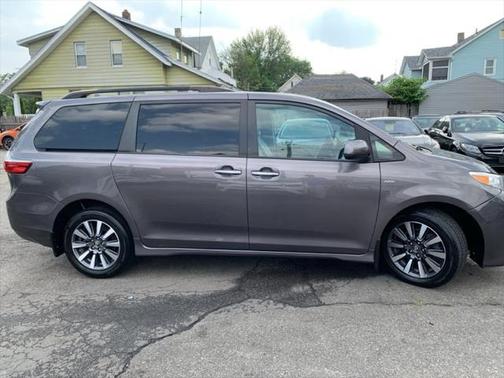2018 Toyota Sienna XLE