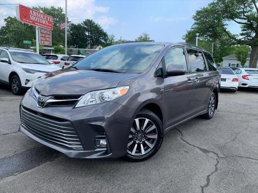 2018 Toyota Sienna XLE