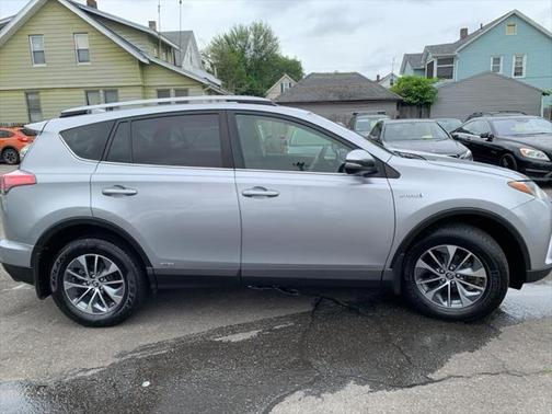 2018 Toyota RAV4 Hybrid XLE