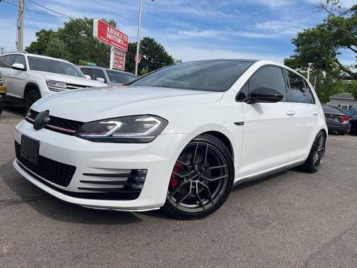 Pure White 2015 Volkswagen Golf GTI 2.0T SE 4-Door