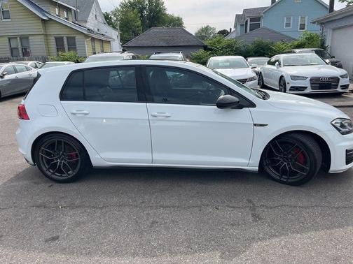 Pure White 2015 Volkswagen Golf GTI 2.0T SE 4-Door