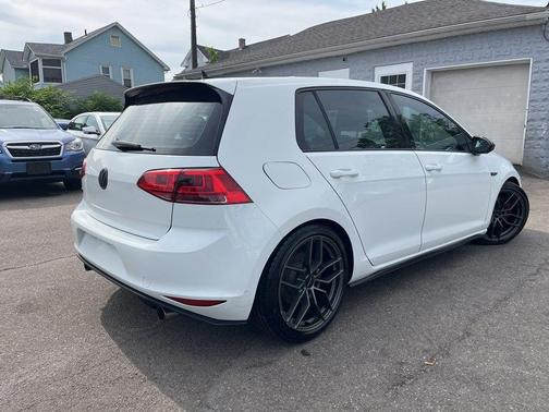 Pure White 2015 Volkswagen Golf GTI 2.0T SE 4-Door