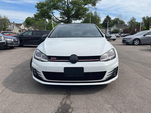 Pure White 2015 Volkswagen Golf GTI 2.0T SE 4-Door