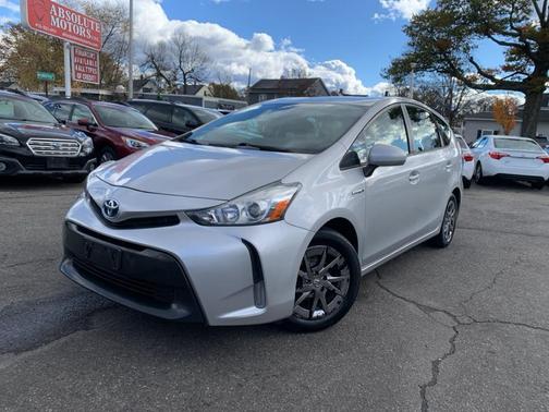 2016 Toyota Prius v Five