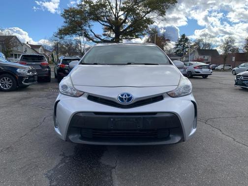 2016 Toyota Prius v Five