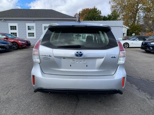 2016 Toyota Prius v Five